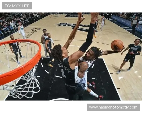 [NBA]莫兰特高吊篮下 克拉克转身单手暴扣.